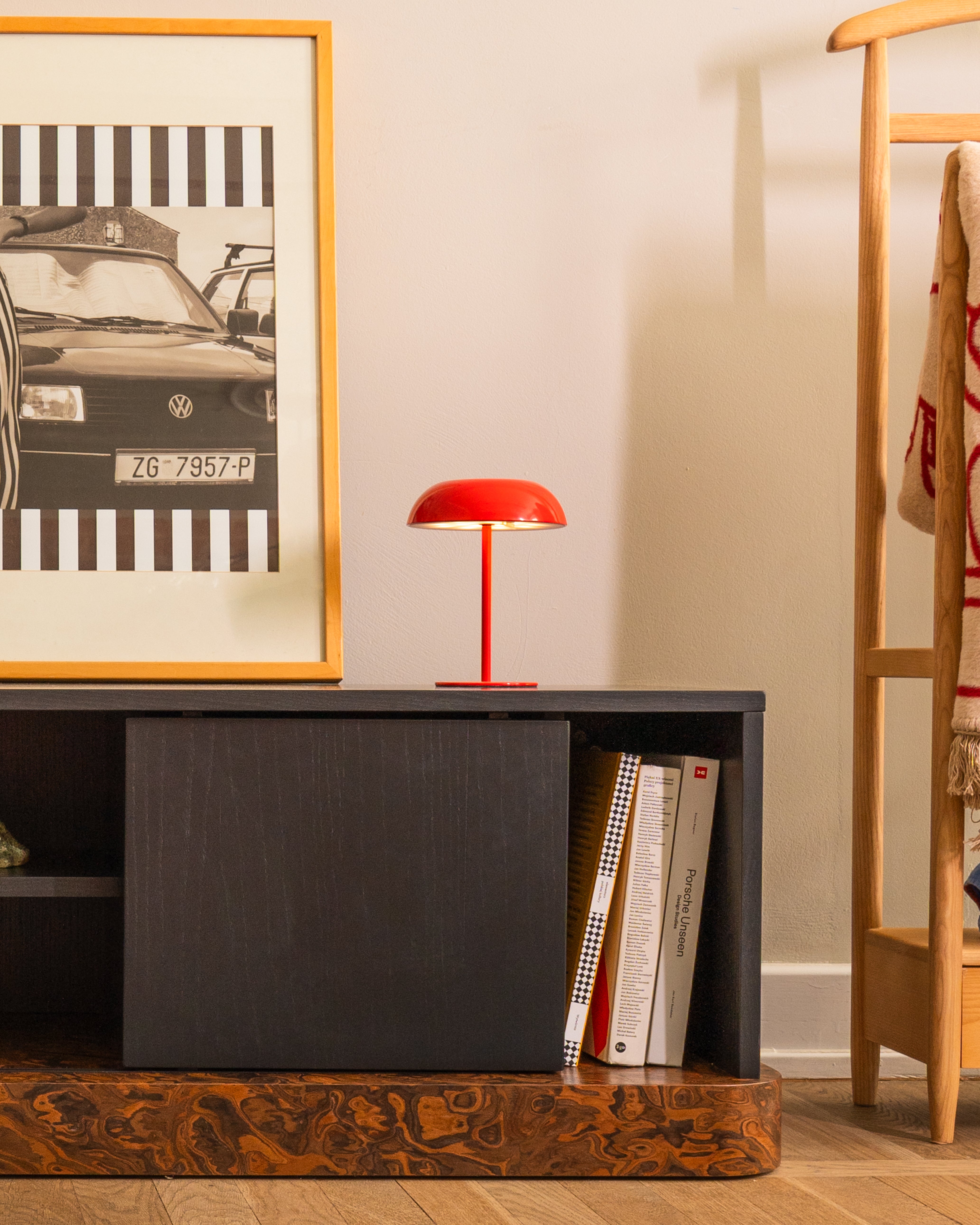 Bas TV Stand