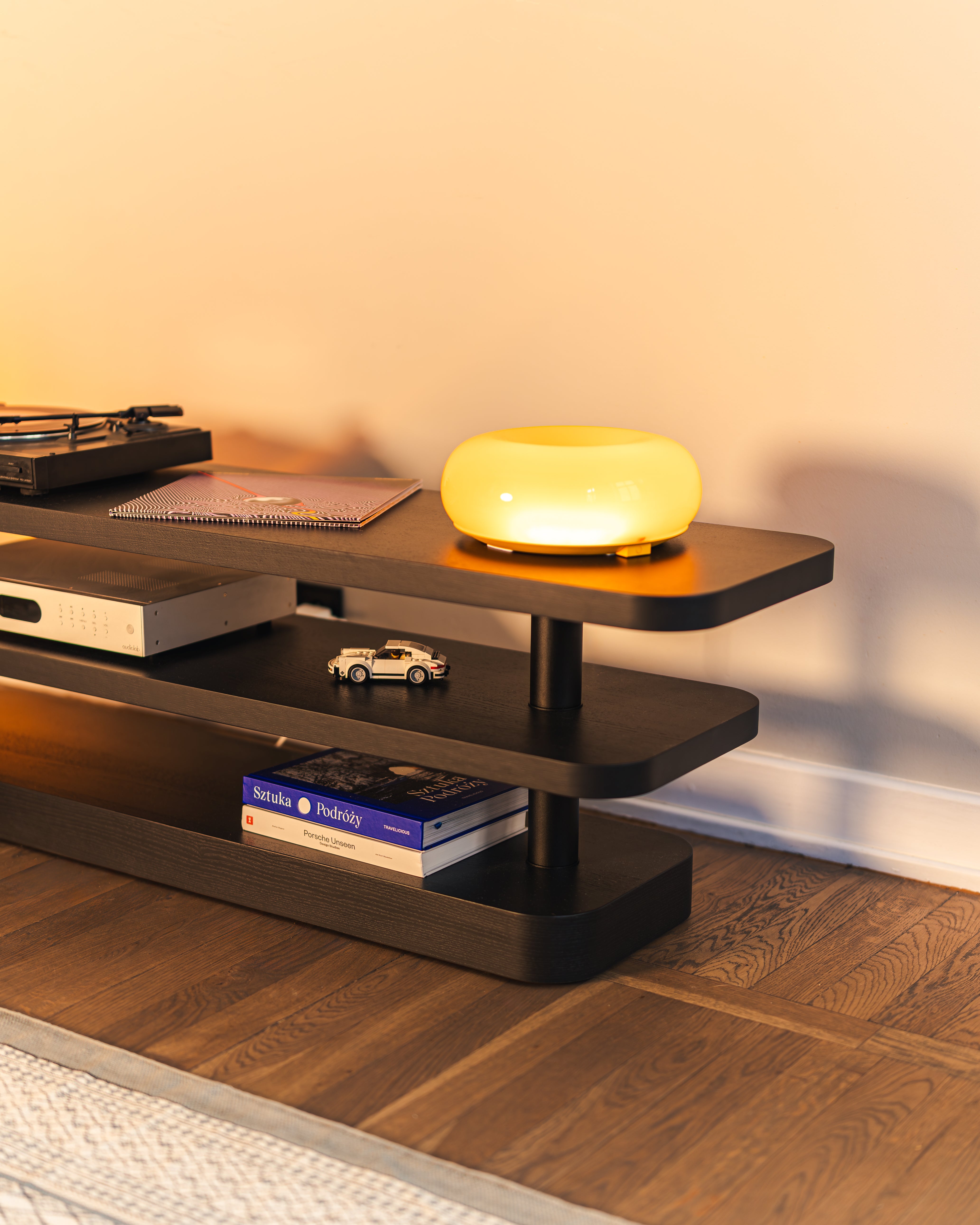 Rel TV Stand