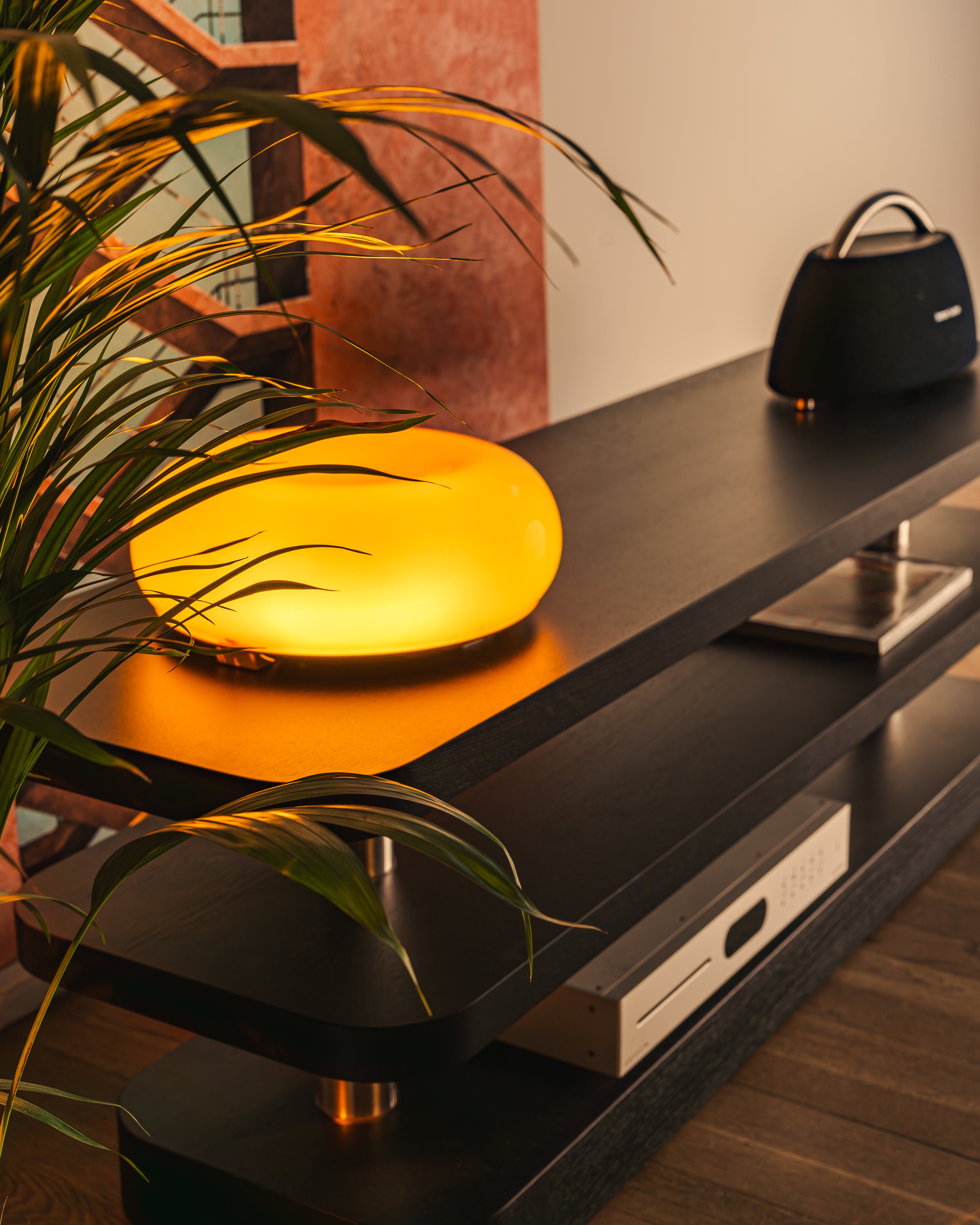 Rel TV Stand